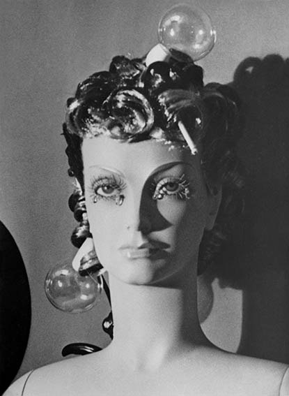 Exposition Internationale du Surralisme (Man Ray)