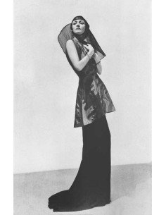 Serpent du Nil robe d'Alix sur fond clair - publié dans Harper's Ba...