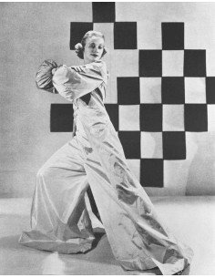 modèle de Schiaparelli modèle d'Elsa Schiaparelli sur décor à carre...