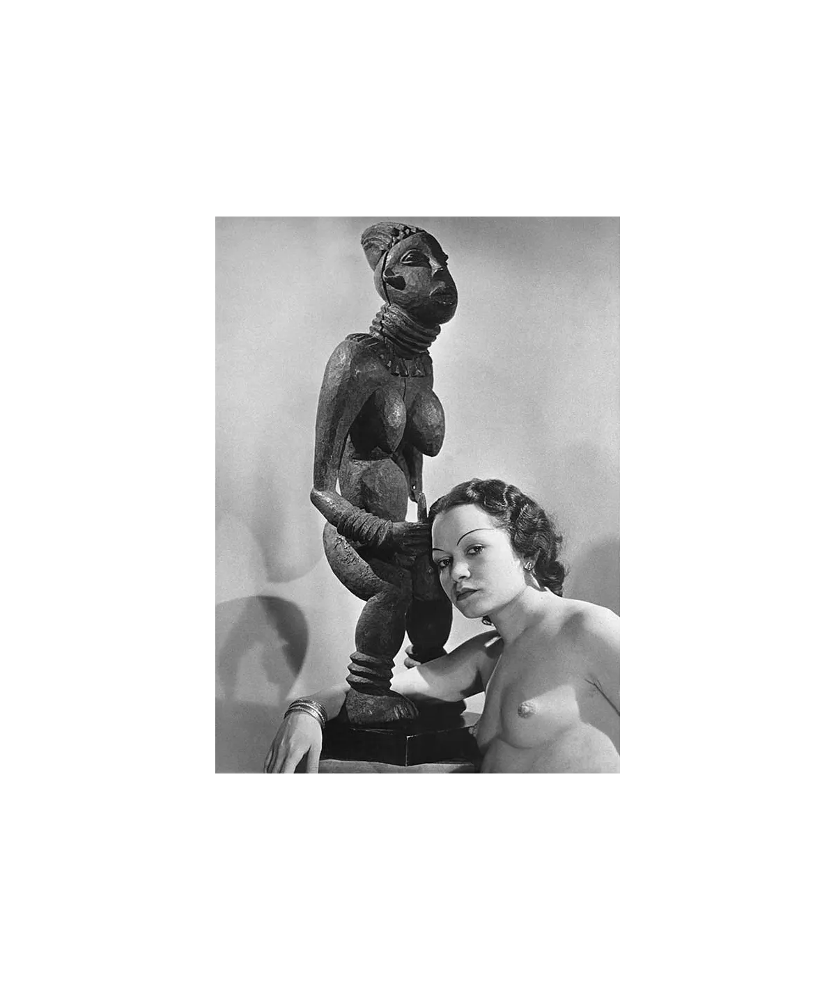 manray|Man Ray photo / TELIMAGE|Helena’s statue “The Bangwa Queen”||Nudes