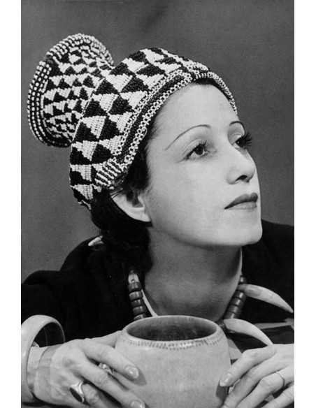 Fashion in Congo - Consuelo Consuelo de Saint Exupéry, profile port...