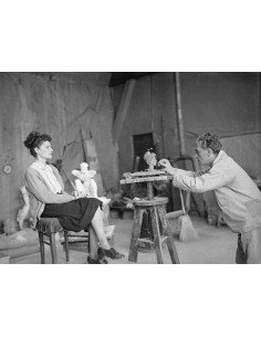 Juliet et Fenosa Juliet posant dans l'atelier du sculpteur Apel.les...