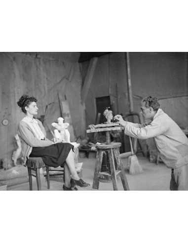 Juliet et Fenosa Juliet posant dans l'atelier du sculpteur Apel.les...