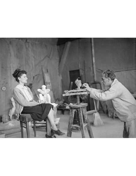 Juliet et Fenosa Juliet posant dans l'atelier du sculpteur Apel.les...