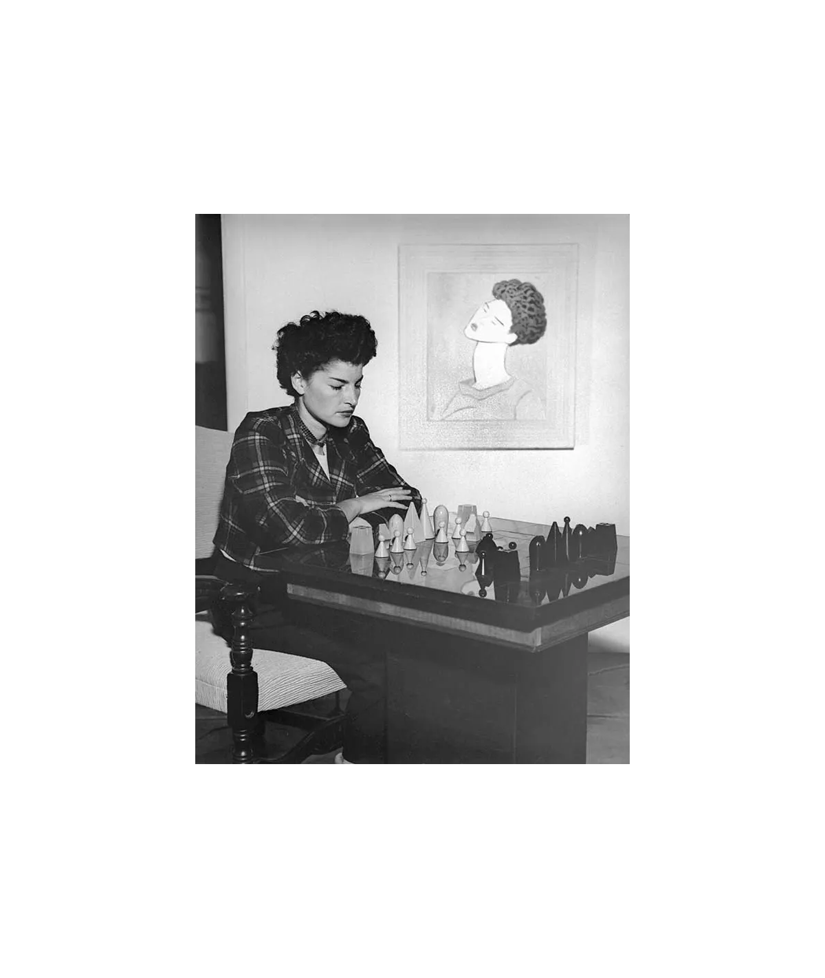 manray|Man Ray photo / TELIMAGE|Juliet and chess||Photos with painting