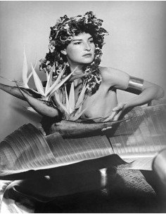 Juliet (Strelitzia) Juliet nude chest one arm folded up large brace...