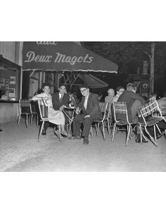 Man Ray et Juliet couple assis terrasse Aux deux Magots - de nuit M...