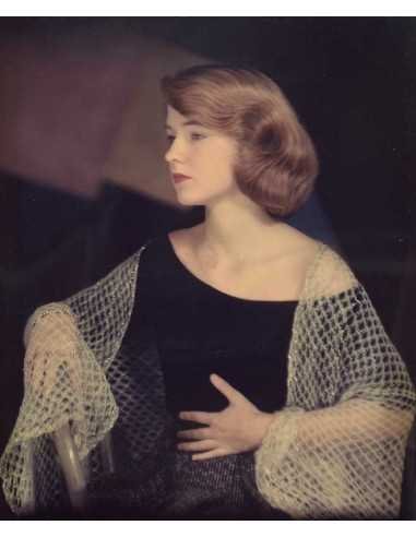 Femme - couleur portrait femme non identifiée, rousse de profil por...