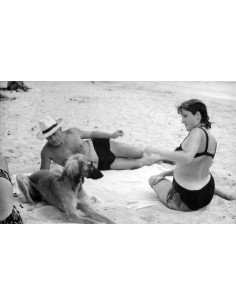 Picasso et Dora Maar Pablo Picasso et Dora Maar à la plage avec chi...