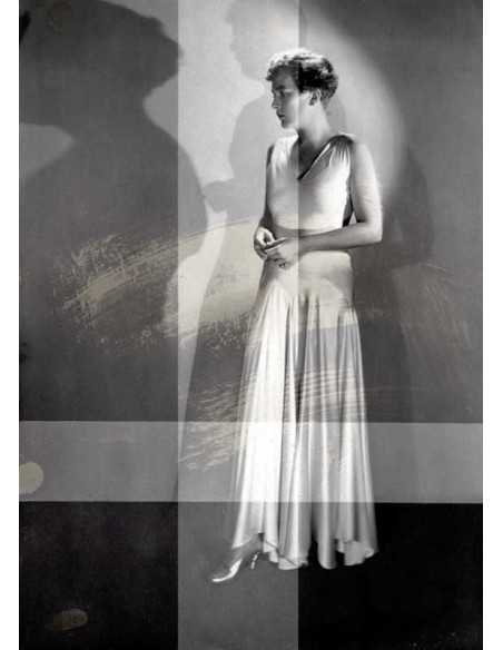 Emily Davies portant une robe de Vionnet modèle portant une robe bl...