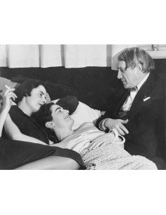 Yvonne Zervos, Alice Rahon-Paalen et Pablo Picasso Picasso assis, a...