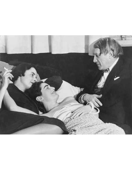 Yvonne Zervos, Alice Rahon-Paalen et Pablo Picasso Picasso assis, a...