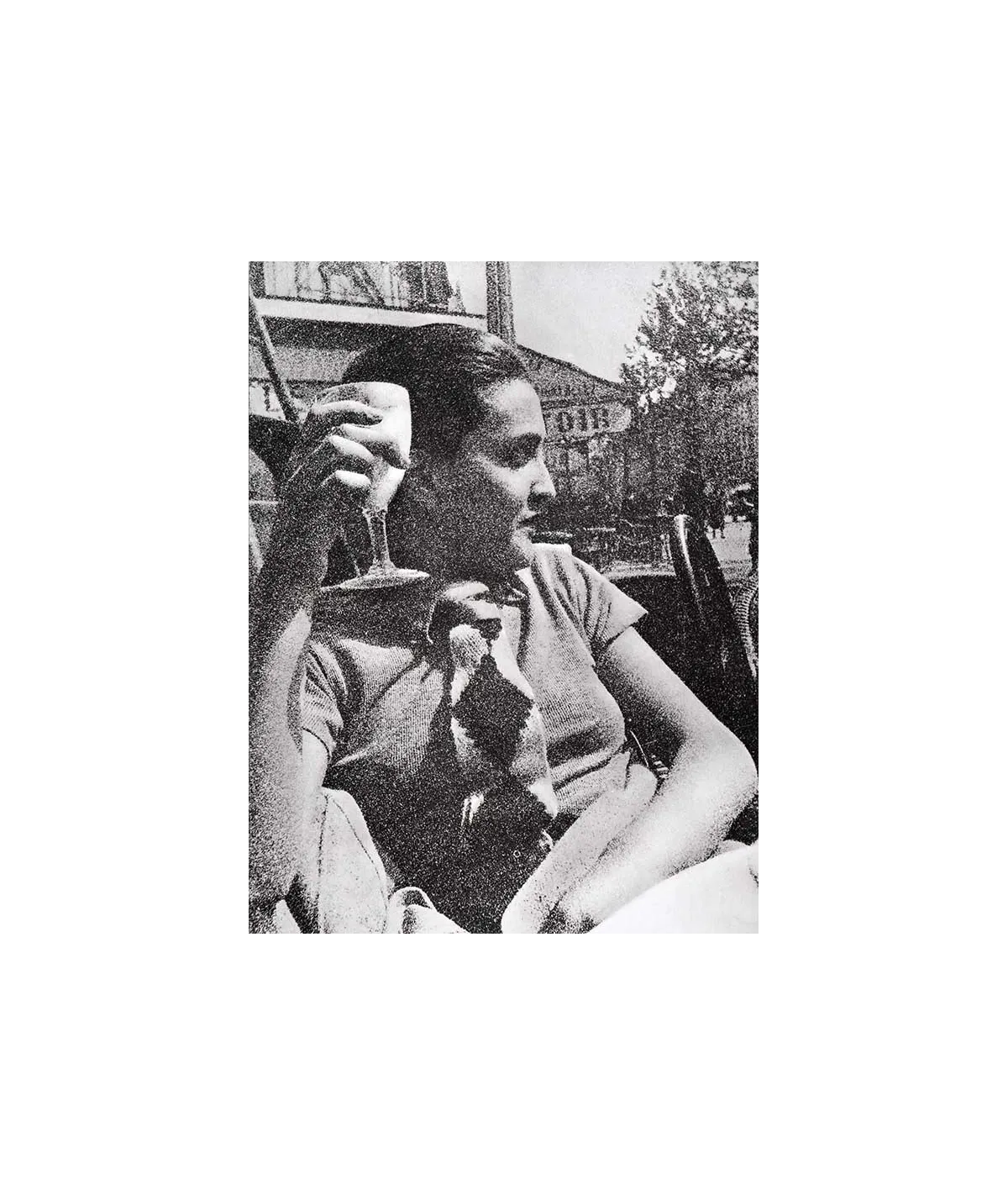 manray|Man Ray photo / TELIMAGE|Meret Oppenheim, au café||Femmes