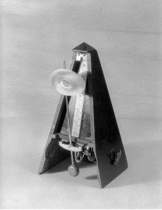 Object to be destroyed-Object of destruction metronome with photogr...