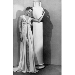 Hattie Carnegie portant une robe de Vionnet