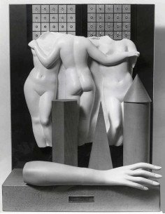 Mire Universelle ou Target trois statues de dos et face sans tête d...