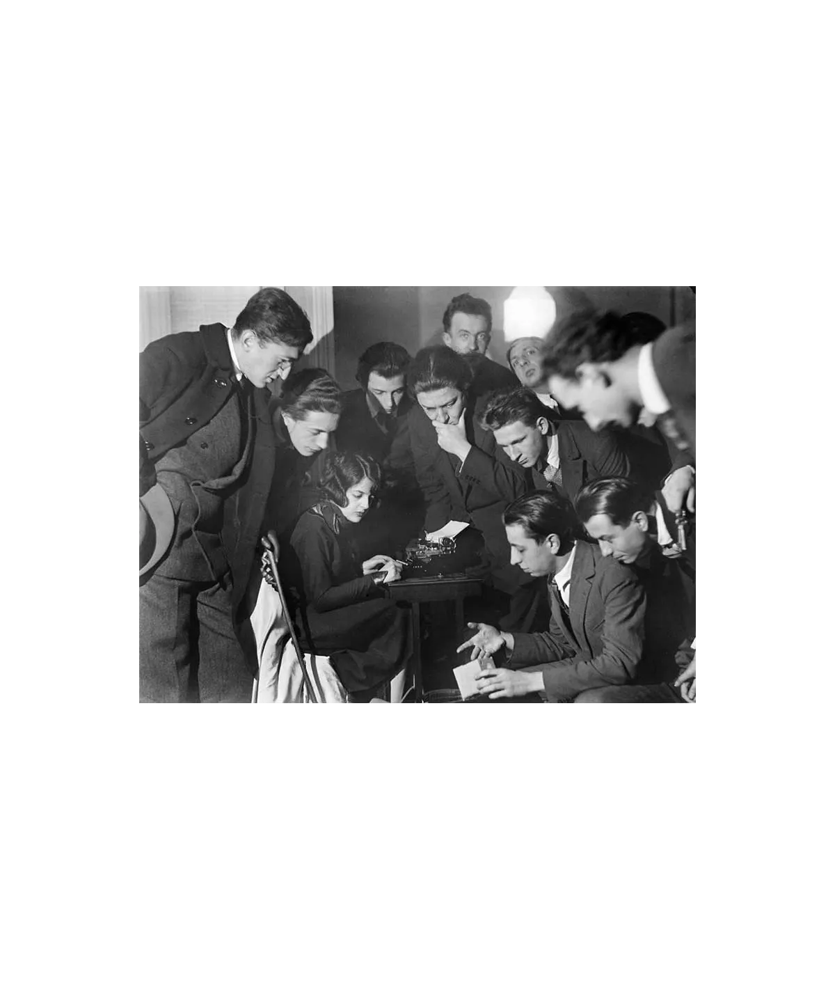 manray|Man Ray photo / TELIMAGE|Waking Dream Seance: Surrealist Group||Photos Dadaïsts Surrealists