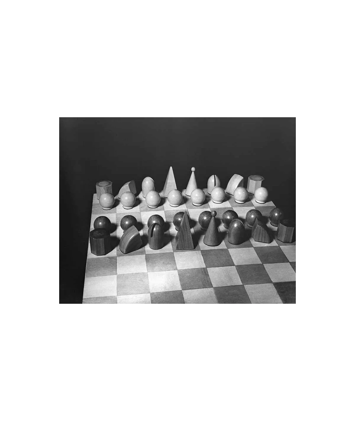 manray|Man Ray photo / TELIMAGE|Chess||Objects