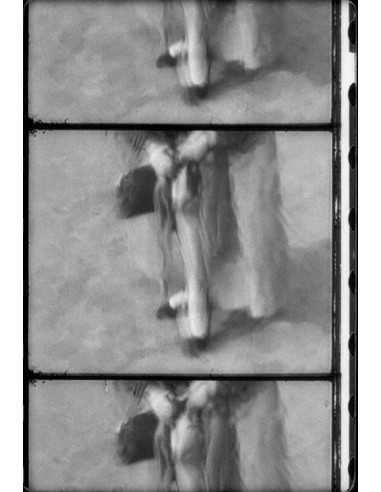 L'Étoile de Mer extrait du film de Man Ray - jambes flous en extéri...