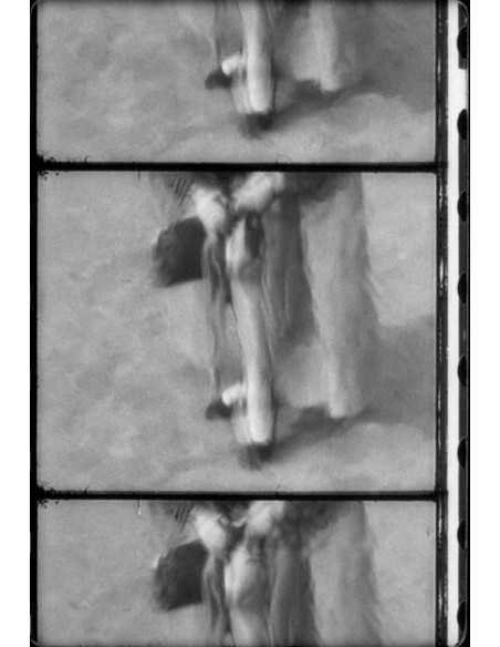 L'Étoile de Mer extrait du film de Man Ray - jambes flous en extéri...