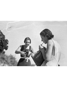 Dora Maar et Cécile Eluard Cecile Eluard photographiant Dora Maar, ...