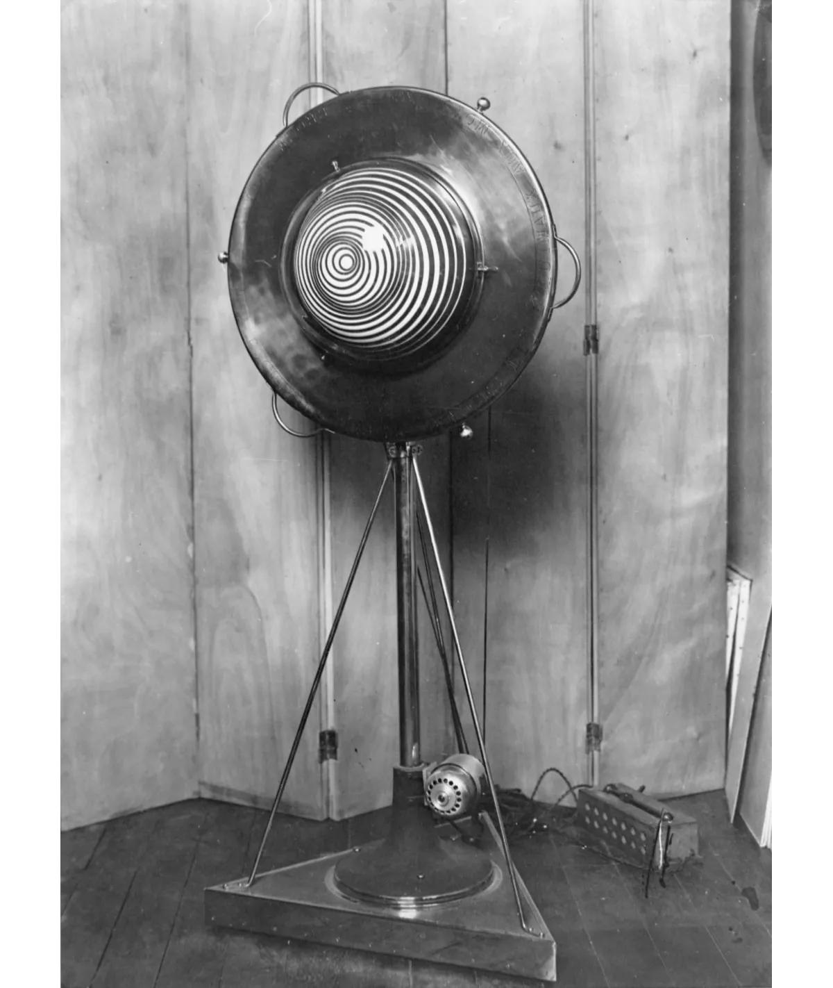 manray|Man Ray photo / TELIMAGE|Rotative Half-Sphere||Photographies