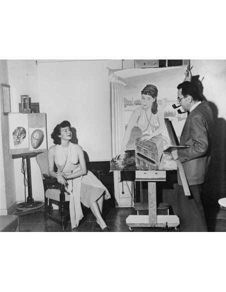 Man Ray et Ava Gardner peintre devant sa toile regardant son modèle...