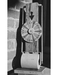 La fortune 3 objet - composé d'un rouleau de papier toilette, de de...