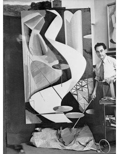 Man Ray peintre Man Ray debout devant un chevalet avec une toile en...