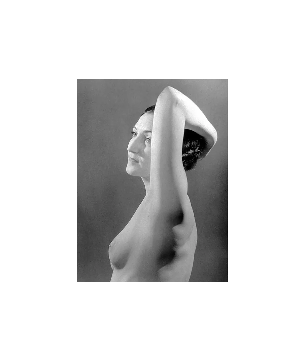 manray|Man Ray photo / TELIMAGE|Meret Oppenheim, en buste, nue||Nus