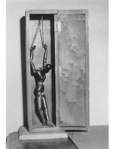 Vierge apprivoisée objet - mannequin de bois attachés bras en l'air...