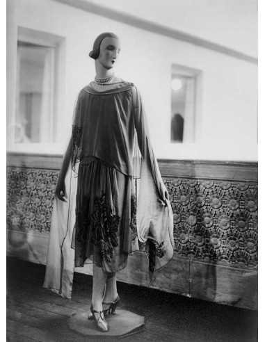 Pavillon de l'élégance mannequin bois robe , Exposition Internation...