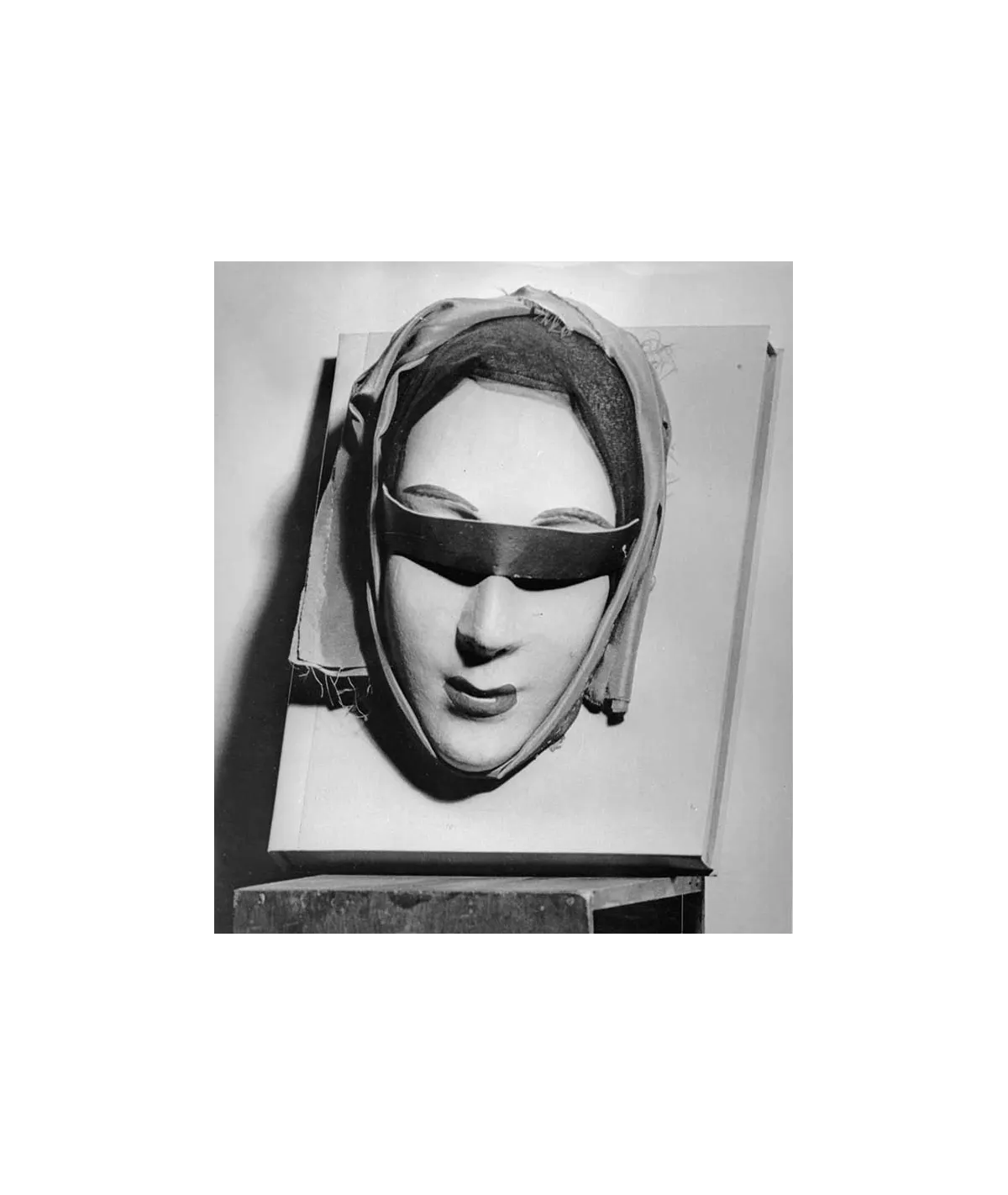 manray|Man Ray photo / TELIMAGE|Bookbinding "Aline et Valcour"||Objects