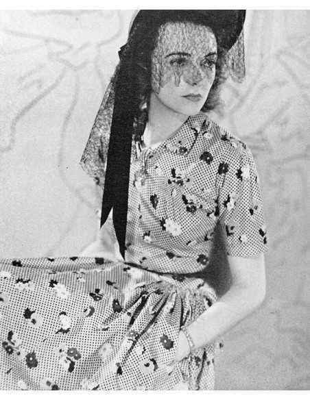 Jacqueline Delubac, rode de Paquin pour HARPER'S BAZAAR, chapeau de...