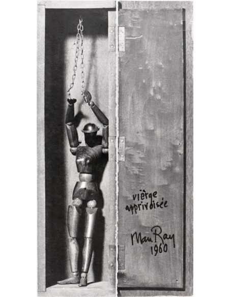 Vierge apprivoisée objet - mannequin de bois attachés bras en l'air...