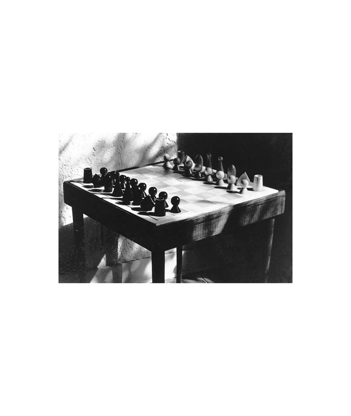 manray|Man Ray photo / TELIMAGE|Table of chess game||Objects