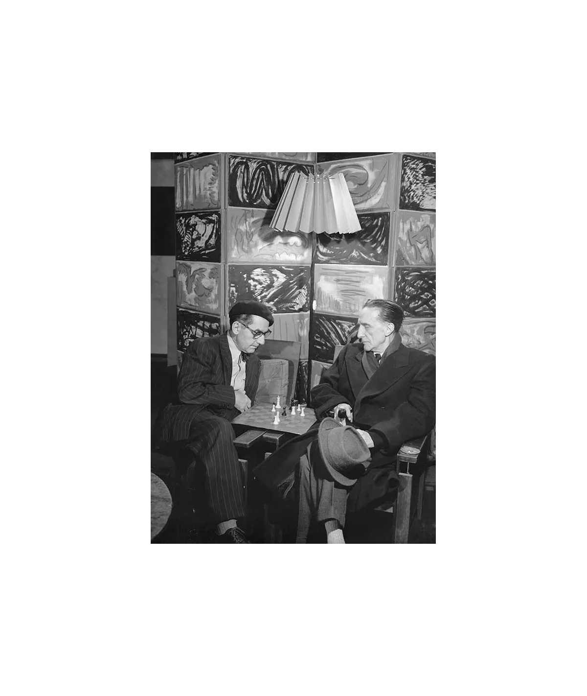 manray|Man Ray photo / TELIMAGE|Man Ray et Marcel Duchamp jouant aux échecs||Hommes