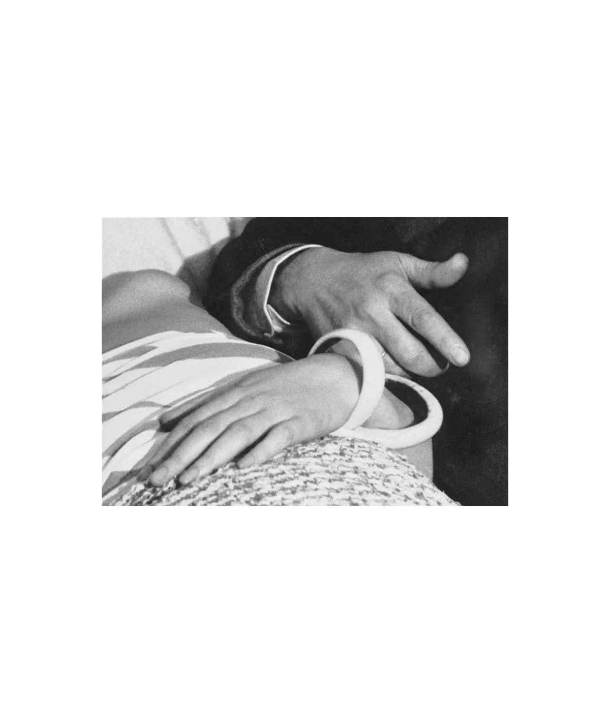 manray|Man Ray photo / TELIMAGE|hands of Pablo Picasso and Alice Rahon-Paalen||Photographies