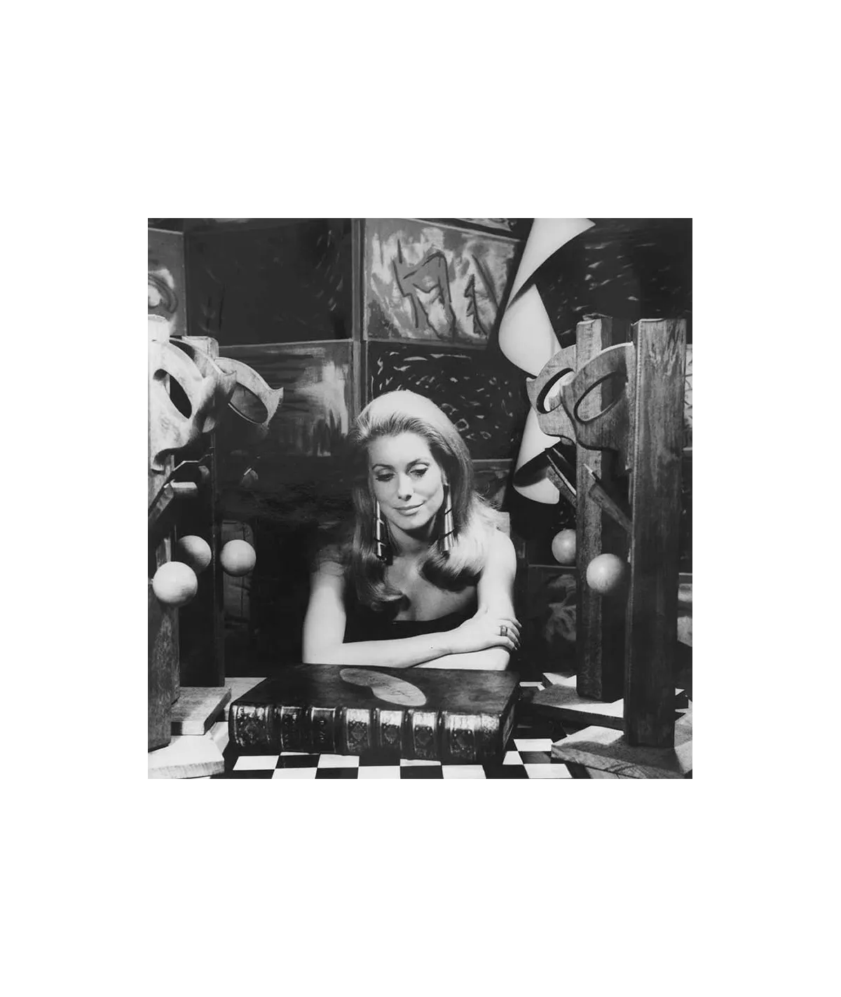 manray|Man Ray photo / TELIMAGE|Catherine Deneuve||Femmes