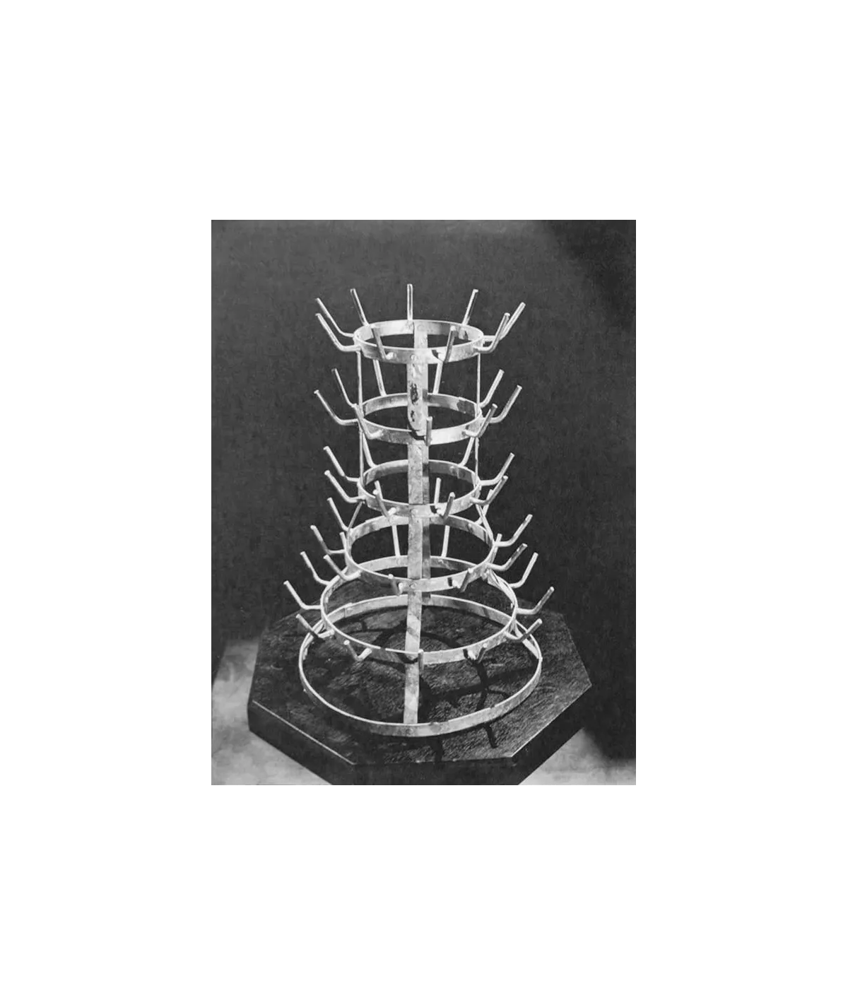 manray|Man Ray photo / TELIMAGE|bottles holder by Marcel Duchamp||Photographies