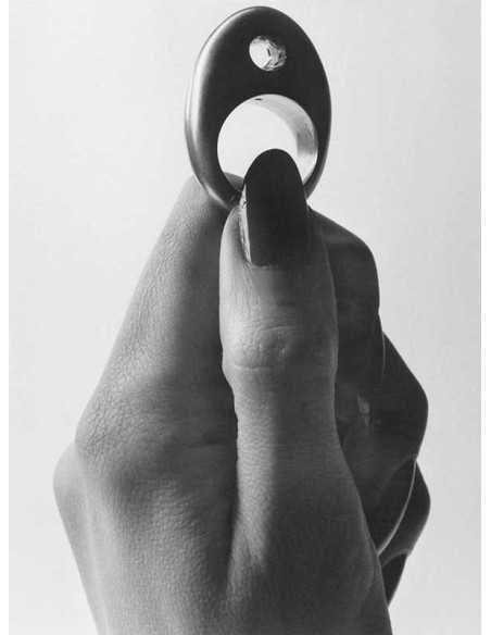 Le trou (bague) Bague, bijou créé par Man Ray "Le Trou", or et plat...