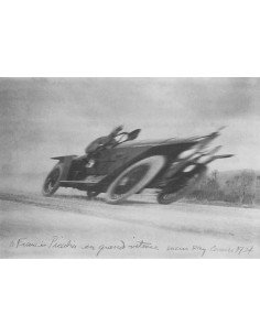 En grande vitesse voiture de course, en pleine vitesse Dédicacée à ...