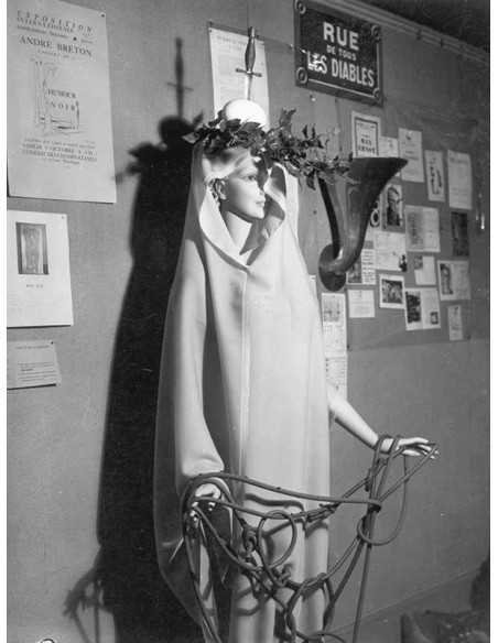 Exposition Internationale du Surréalisme - Kurt Seligmann mannequin...
