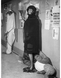 Exposition Internationale du Surréalisme - Max Ernst mannequin réal...