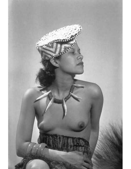 Ady "la mode au Congo" portrait visage de profil avec chapeau afric...