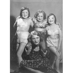 Lee Miller et les Midgets