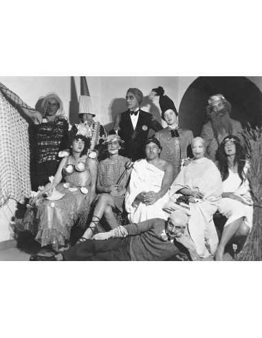 Bal au château du Vicomte de Noailles groupe de personnes déguisées...