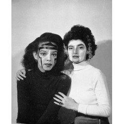 Juliet et Jacqueline Brandford avec maquillage blanc