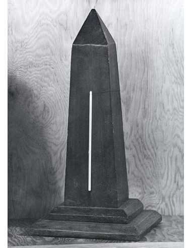 Proverb On a wooden obelisk model is glued, like a thermometer, a k...