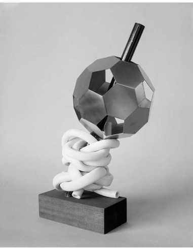 Objet Non-Euclidien Des hexagones ajoutés à des oentagones forment ...